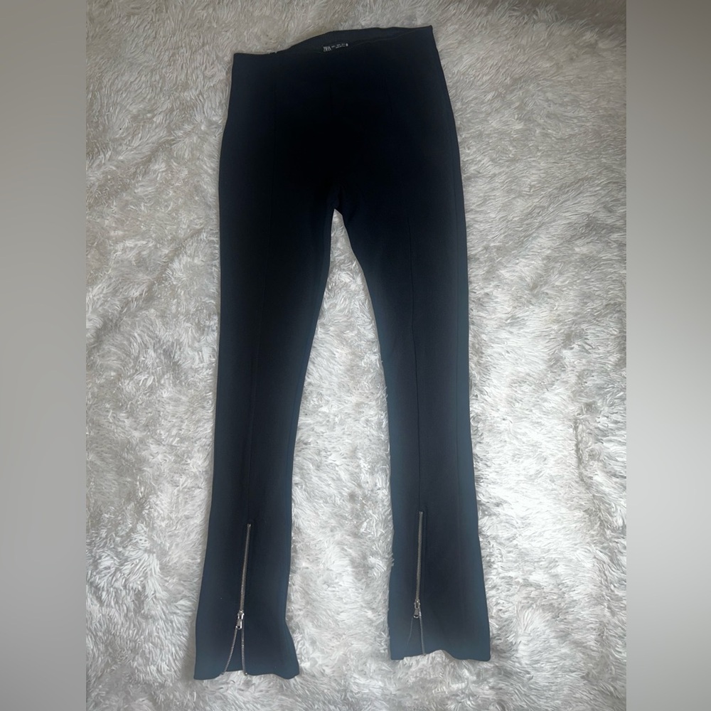Zara Size LARGE black stretch fitting PANTS